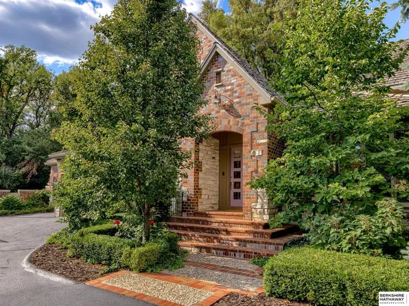 310 S 89th Ct, Omaha, NE 68114