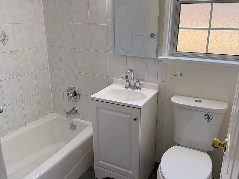 1648 Talmadge St — Photo 10