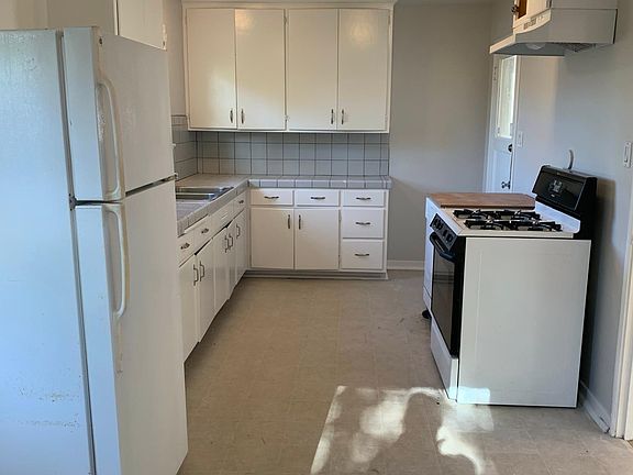 10 Paulson Ct Kitchen