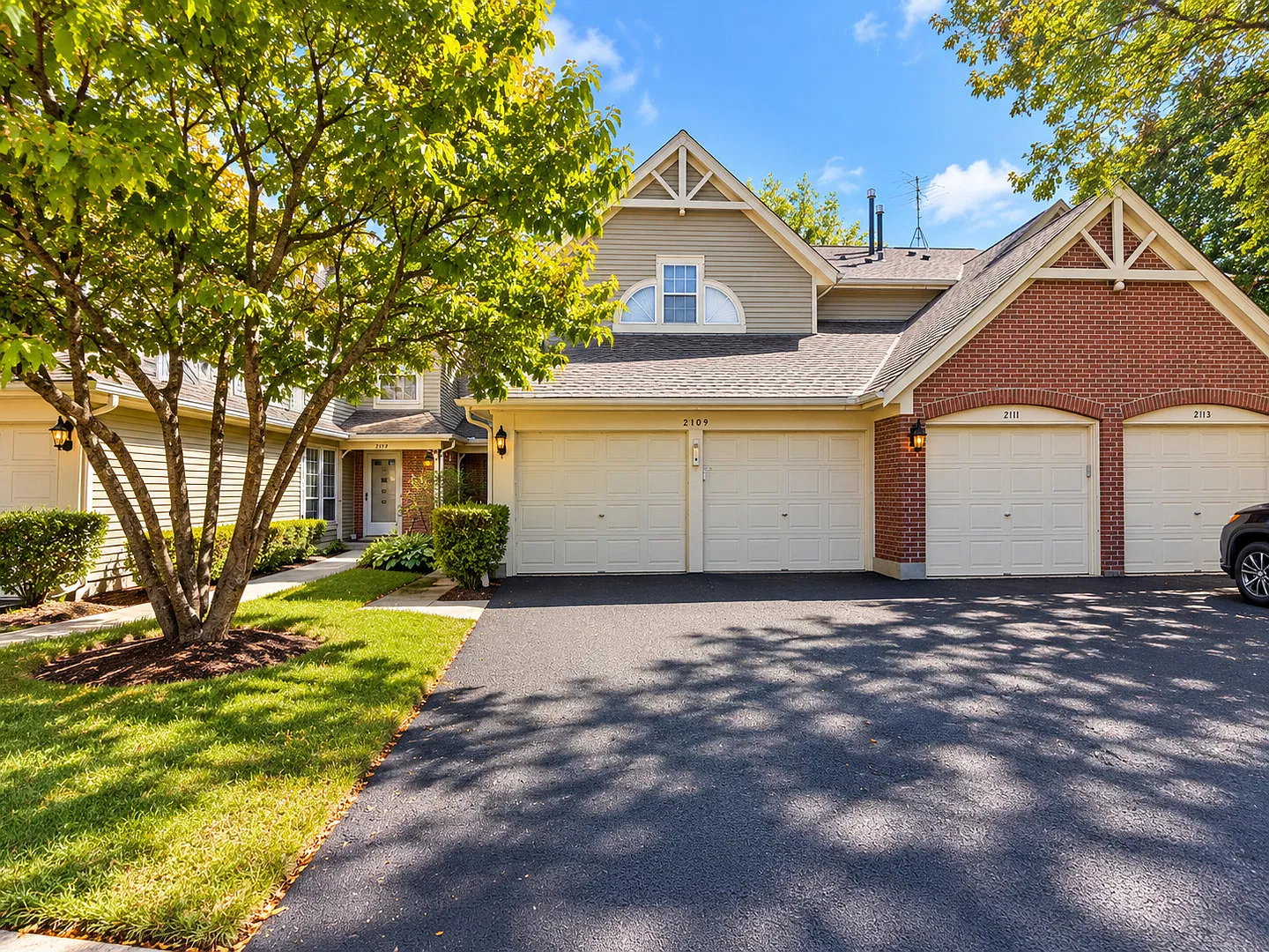 3 bed, 2.5 bath, 1810 sqft, $2,600 — Photo 2
