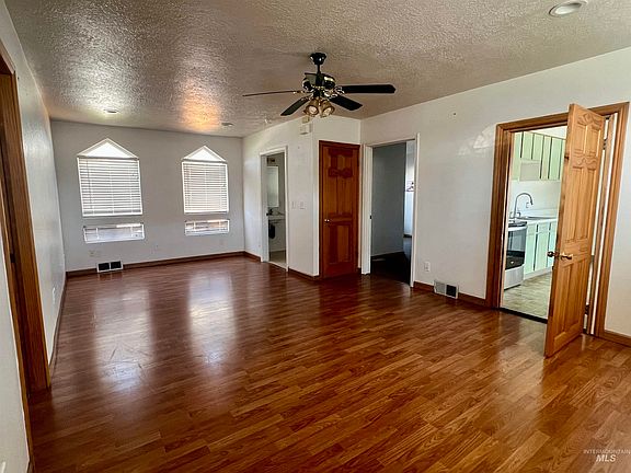 2nd image of 211 6th Ave S