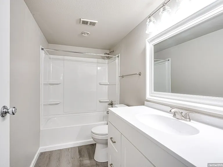 335-339 407 Southtowne Dr — Photo 56