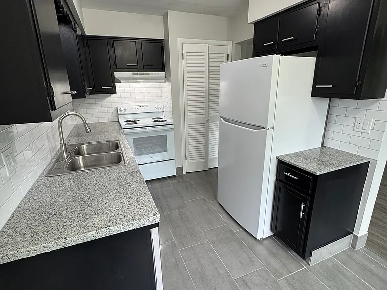 7902 Venus St #6 — Photo 6