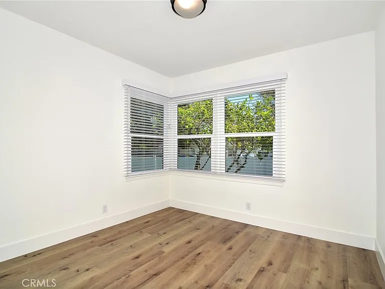 6363 Darby Ave — Photo 13