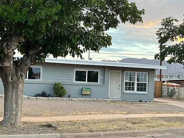 3 bed, 1001 sqft, $1,300 — Photo 1