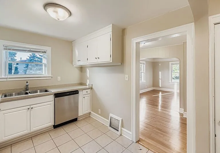 16855 Sayre Ave — Photo 5