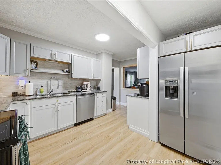 202 N Jackson St — Photo 11