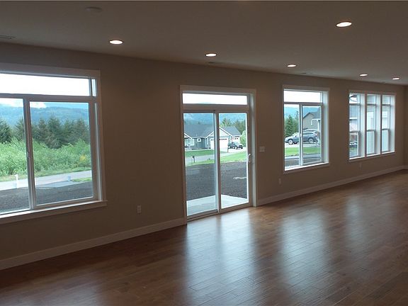 4th image of 4302 203rd Ave NE