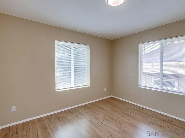 1712 Bervy St — Photo 26