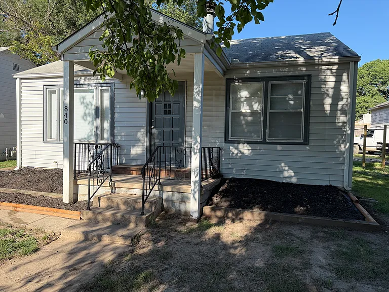 840 S Broadview Ave — Photo 2