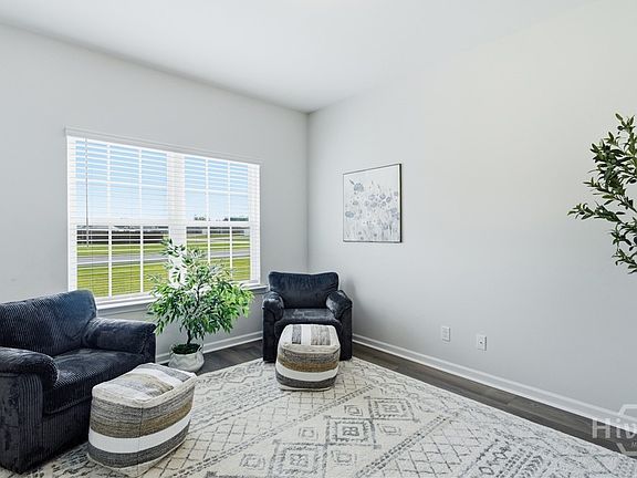 3rd image of 157 Halcyon Way NE