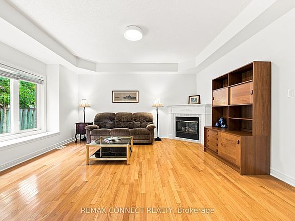 3rd image of 151 Bentoak Cres