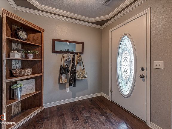 3rd image of 108 Greenwood Pl