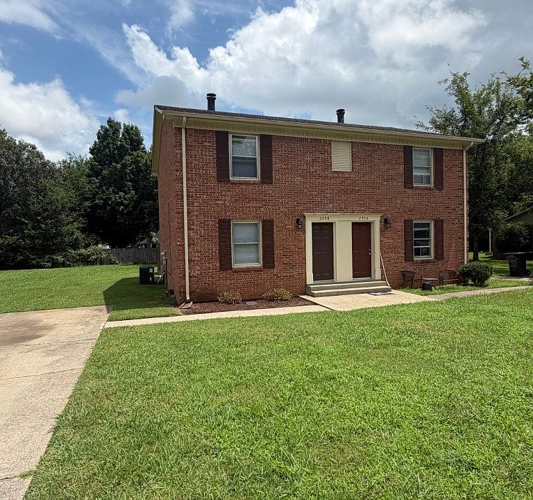 1st image of 2558 Oak Hill Dr