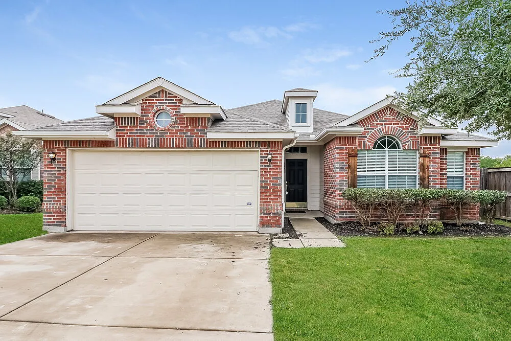 3 bed, 2.0 bath, 1605 sqft, $2,080 — Photo 1