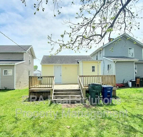 2400 Pomola St — Photo 2
