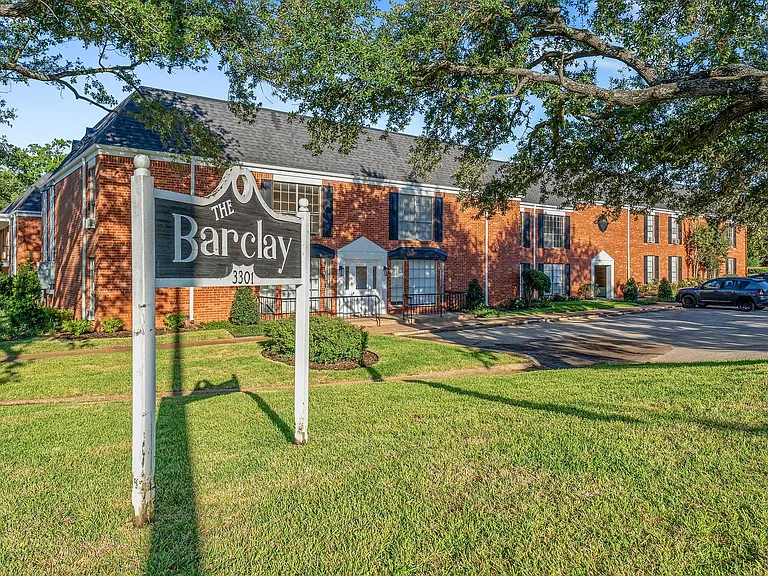 Barclay Apartments - ASK ABOUT OUR SPRING MOVE-IN SPECIAL TODAY! — Photo 3