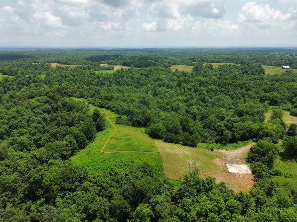8030 Davenport Ln, Maysville, KY 41056
