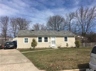 37 Ash St, Central Islip, NY 11722