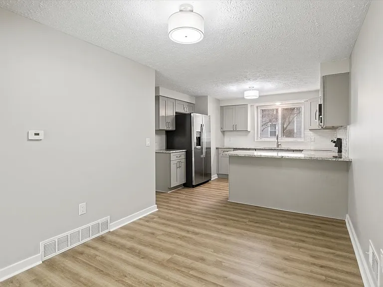 363 Lenora Ln — Photo 22