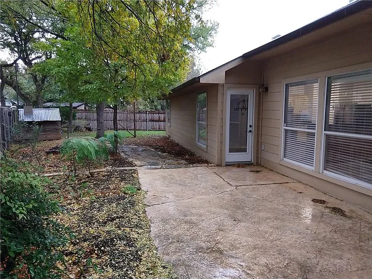 1007 Russwood Cv — Photo 13