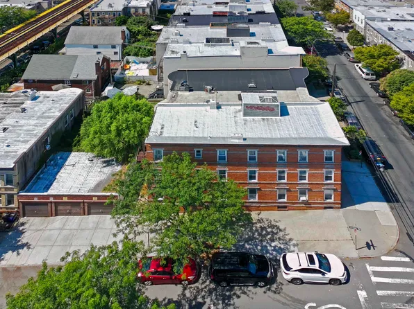 60-46 Putnam Avenue image 44 of 47