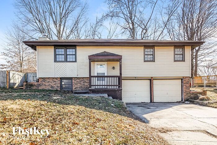 1st image of 103 SE Flagstone Dr