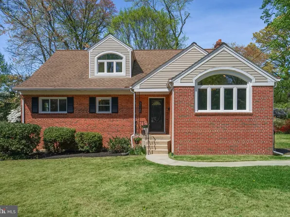 3120 Creswell Dr, Falls Church, VA 22044