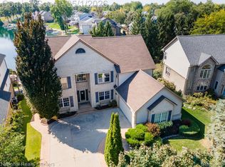 542 Bay Pointe Dr, Oxford, MI 48371