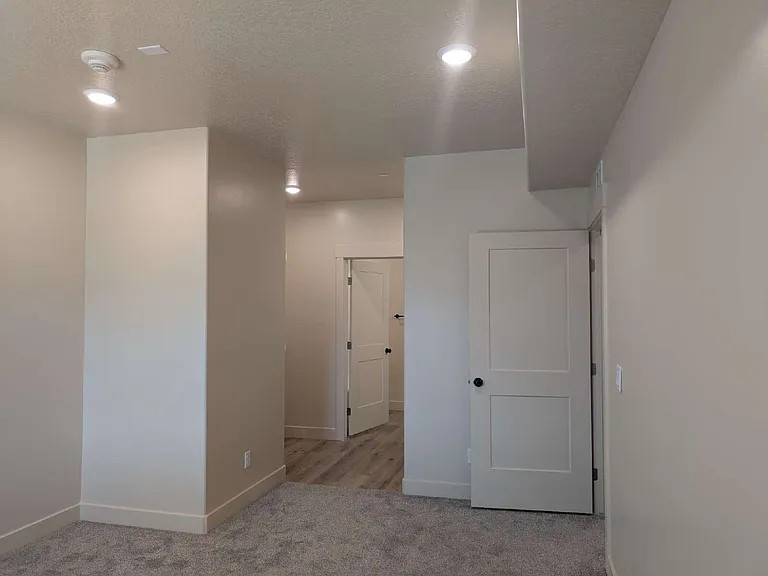 150 E 700 N #7 — Photo 19