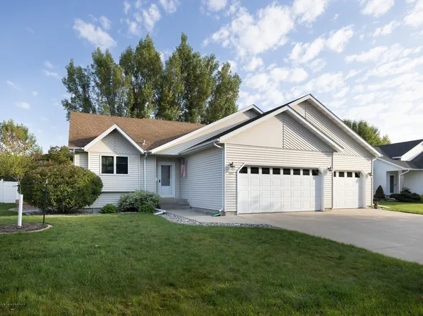 1460 Maple Ln, West Fargo, ND 58078