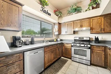 2308 Kelso Peak Ave — Photo 22