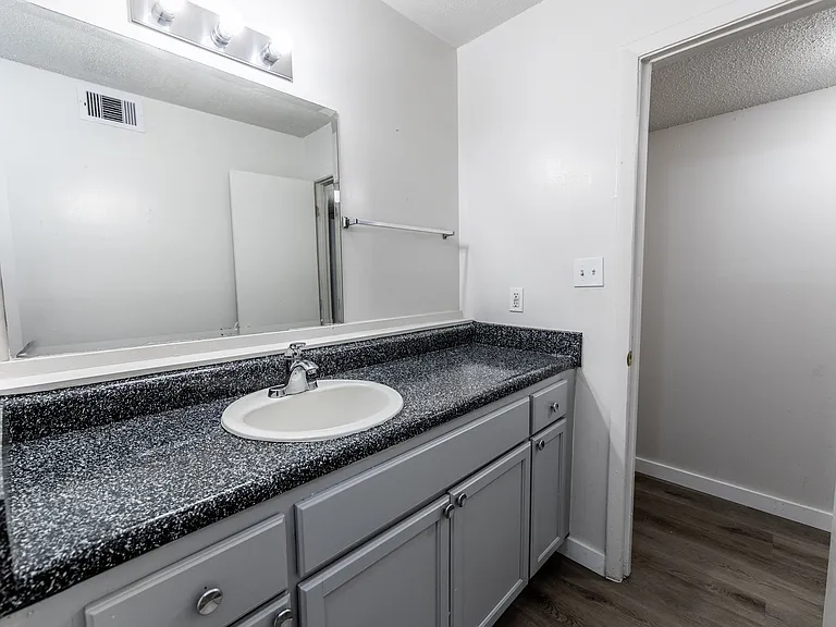 Stonewood Apartments — Photo 28
