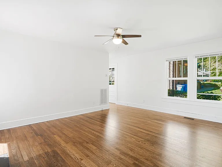 433 S Broad St — Photo 8
