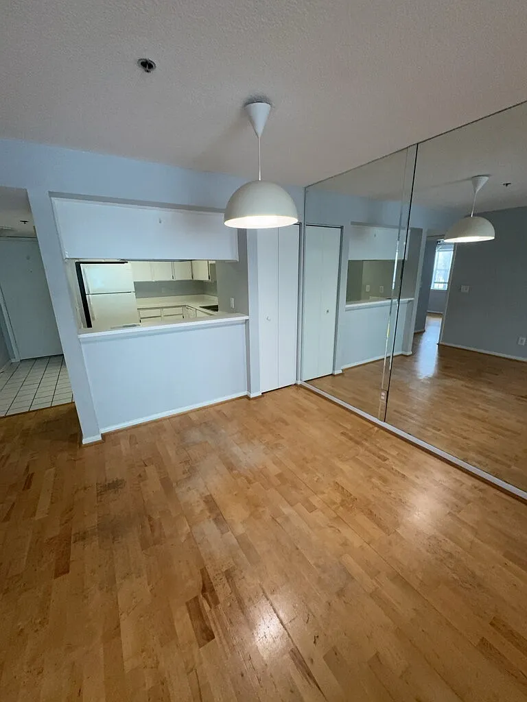 2 bed, 2.0 bath, 897 sqft, $1,900 — Photo 3