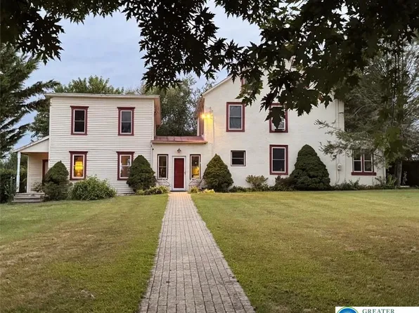 5934 Kernsville Rd, Orefield, PA 18069