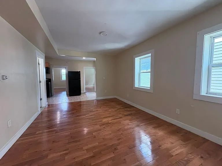 564 Howard Ave #2R — Photo 1