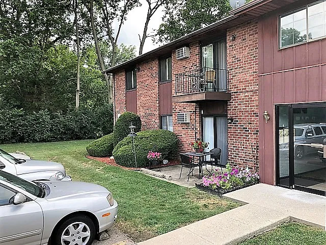 5456 Eastgate Dr #8