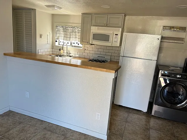 947 Lowell Ave — Photo 2