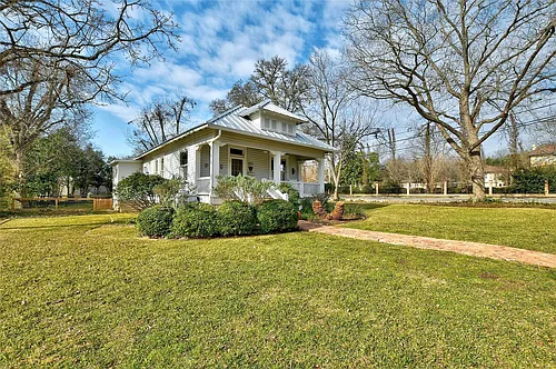 221 N Johnson Ave Photo 1