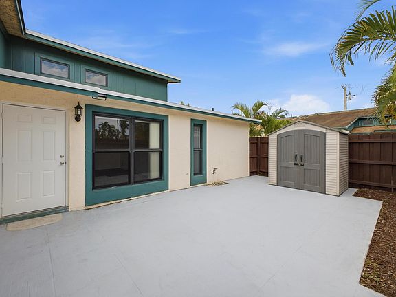 4th image of 1110 Manor Drive