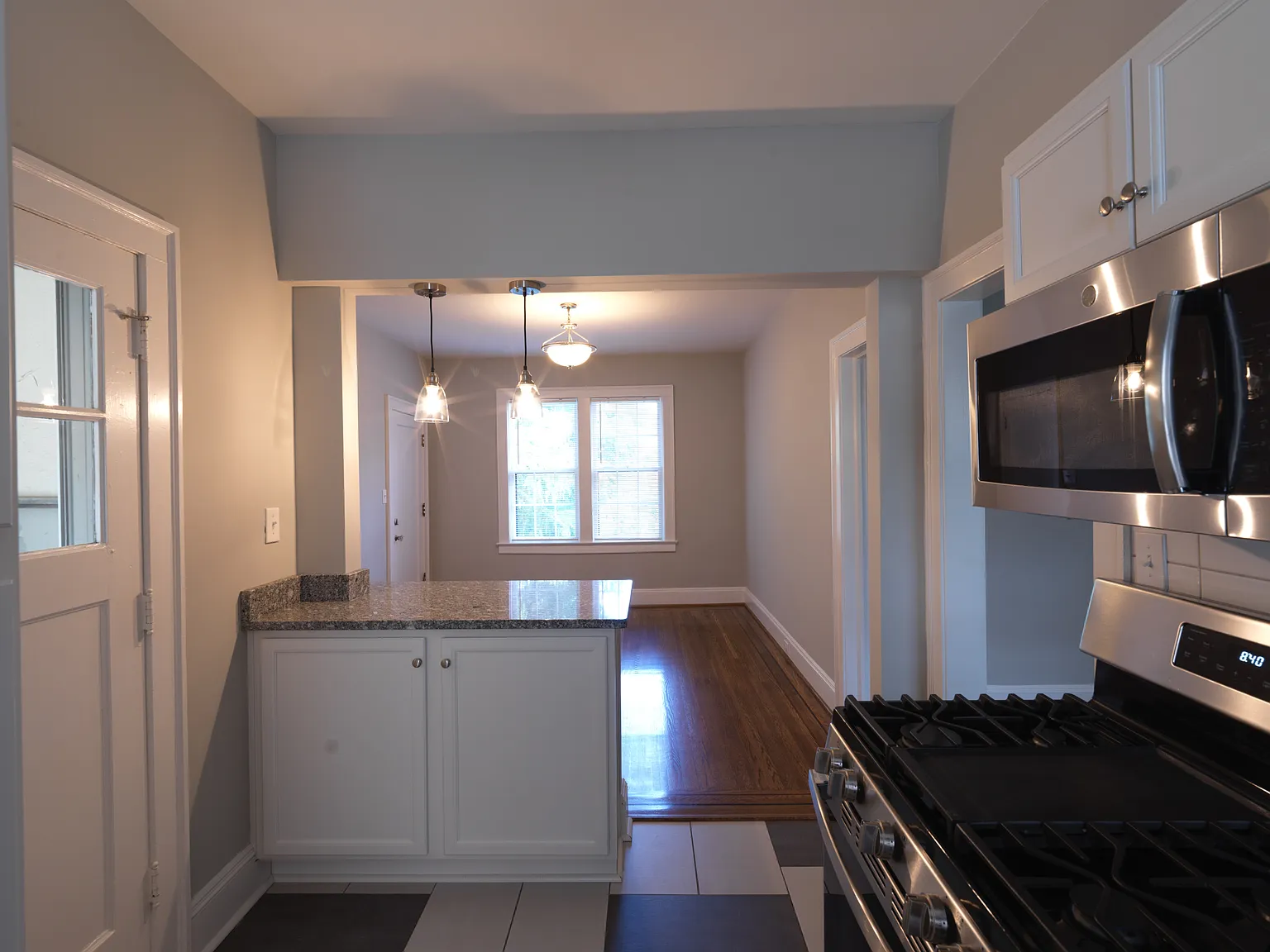 1 bed, 1095 sqft, $1,199 — Photo 3