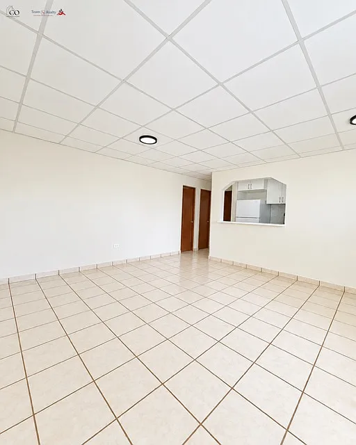 2 bed, 1.0 bath, 800 sqft, $1,200 — Photo 2
