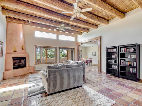 5th image of 820 Sagebrush Dr