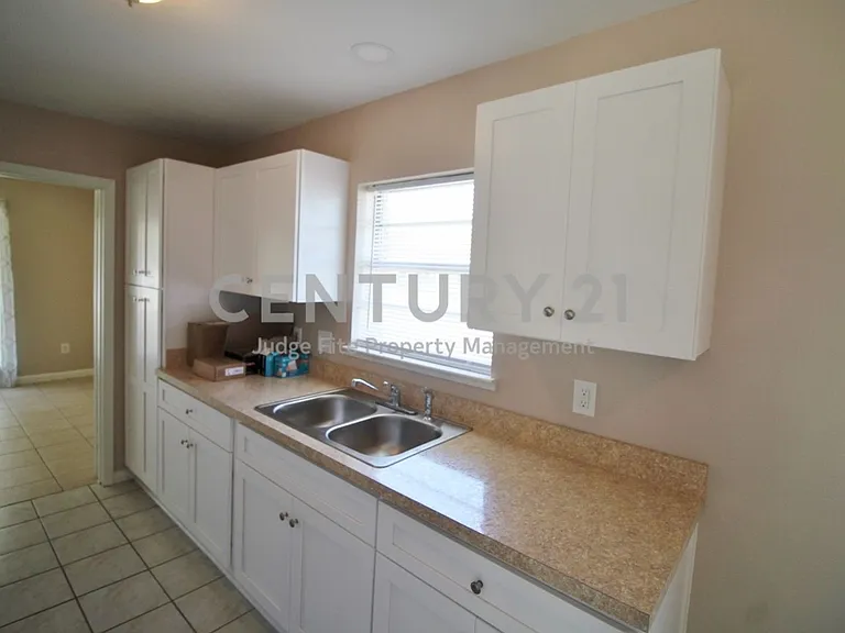 821 Rea Ave — Photo 15