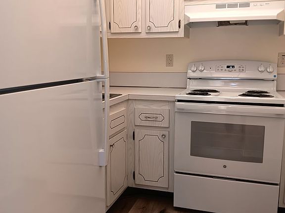 5th image of 317 34th Ave N #406