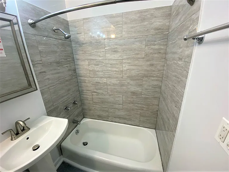 6714 N Northwest Hwy #206 — Photo 7