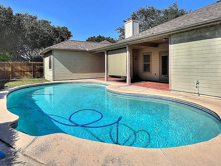 7642 Dallas St — Photo 47