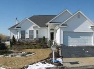 10 Foxglove Ct, Holtsville, NY 11742