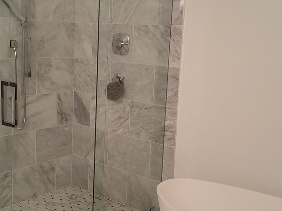 5th image of 512 Cox Dr